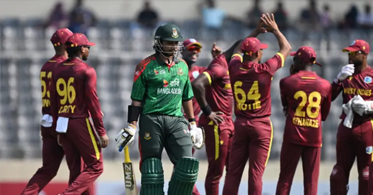 আউট হয়ে সাজঘরে ফিরেছেন সৌম্য সরকার